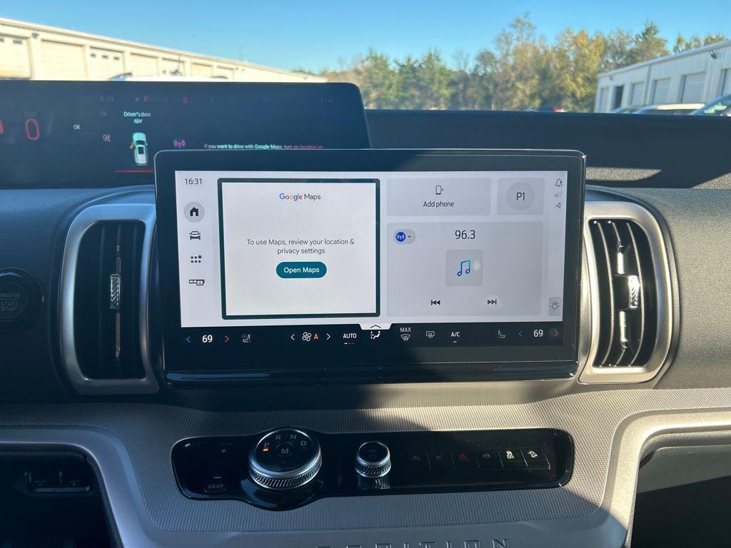 new 2025 Ford Expedition car, priced at $70,354