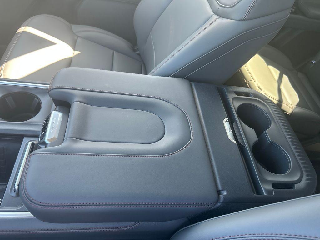 new 2025 Ford Expedition car, priced at $70,084