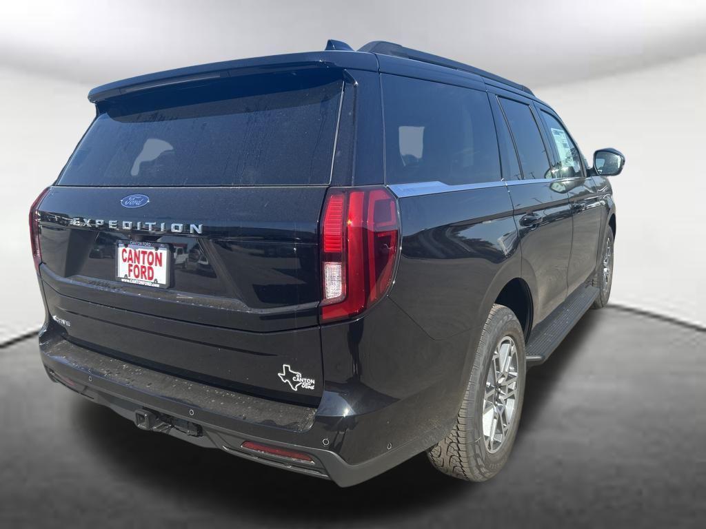 new 2025 Ford Expedition car, priced at $70,084
