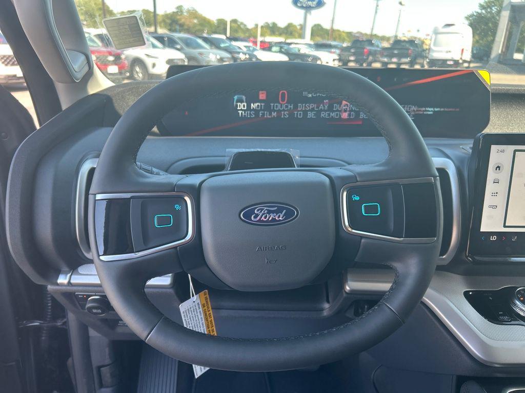 new 2025 Ford Expedition car, priced at $70,084