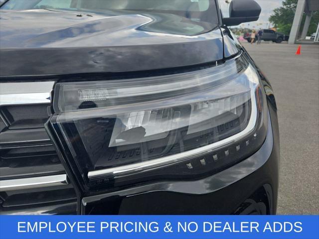 new 2025 Ford Explorer car, priced at $41,956