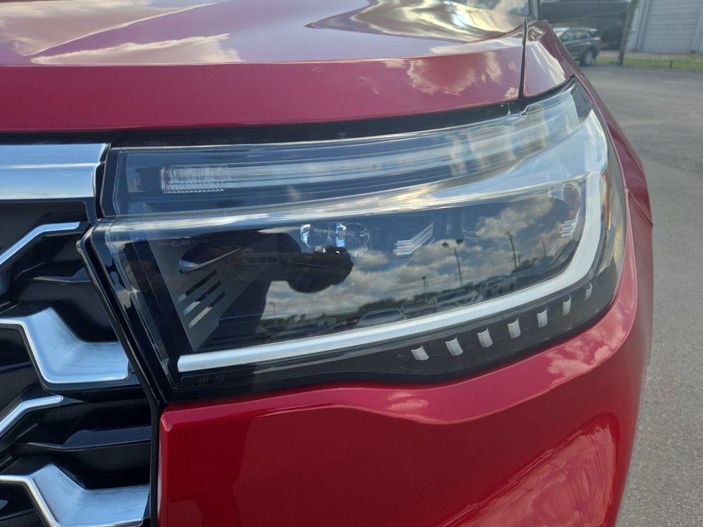 new 2025 Ford Explorer car, priced at $58,353
