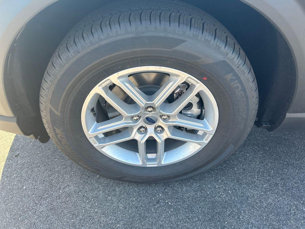 new 2025 Ford Explorer car, priced at $39,581