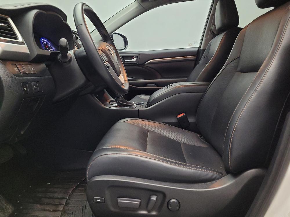 used 2019 Toyota Highlander car, priced at $26,895