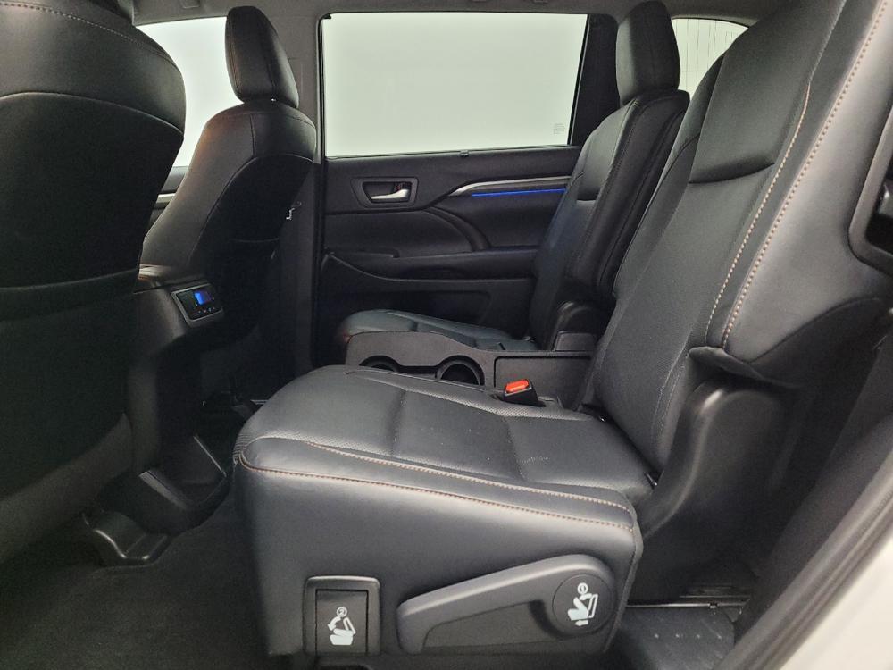 used 2019 Toyota Highlander car, priced at $26,895