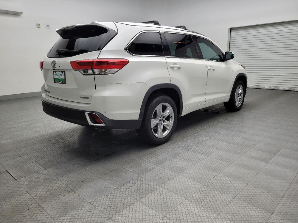used 2019 Toyota Highlander car, priced at $26,895