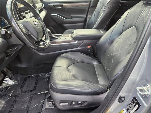used 2021 Toyota Highlander Hybrid car, priced at $30,496