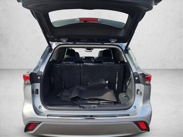 used 2021 Toyota Highlander Hybrid car, priced at $30,496