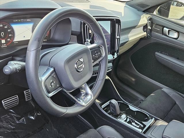 used 2020 Volvo XC40 car, priced at $25,757