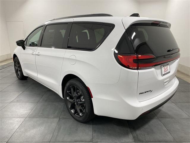 new 2024 Chrysler Pacifica car, priced at $44,589