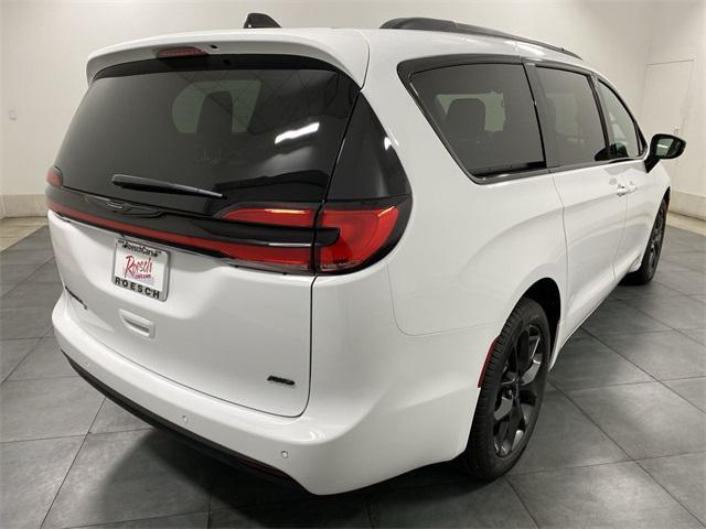 new 2024 Chrysler Pacifica car, priced at $44,589