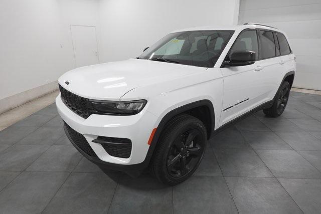 new 2025 Jeep Grand Cherokee car, priced at $46,075