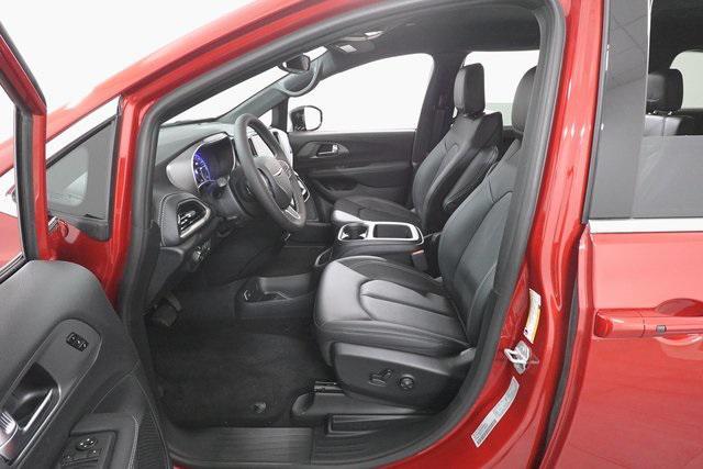 new 2025 Chrysler Pacifica car, priced at $40,553