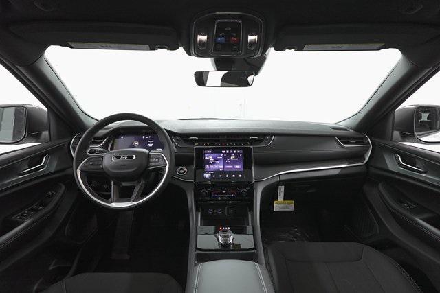 new 2025 Jeep Grand Cherokee car, priced at $38,005
