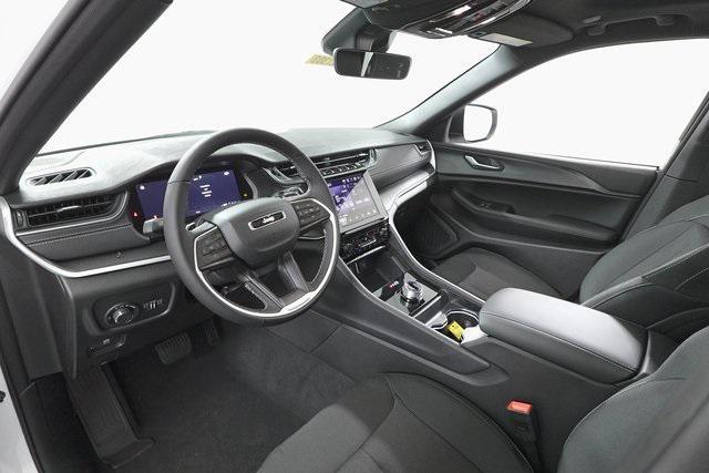 new 2025 Jeep Grand Cherokee car, priced at $38,005