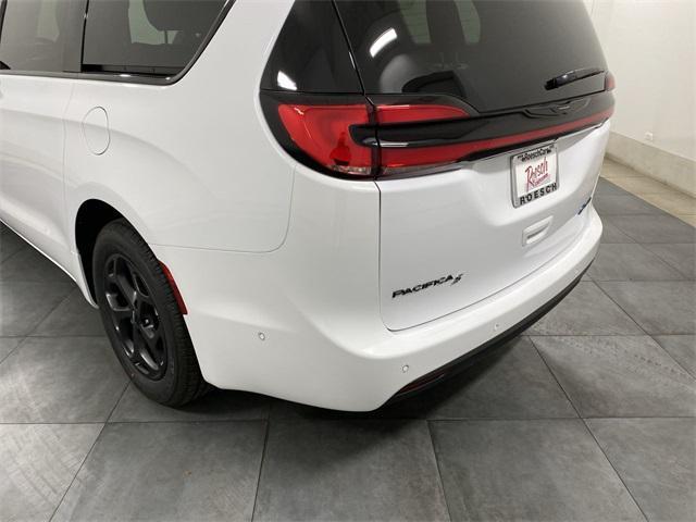 new 2024 Chrysler Pacifica Hybrid car, priced at $52,268