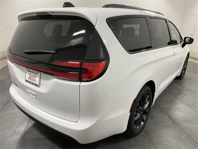 new 2024 Chrysler Pacifica car, priced at $44,588