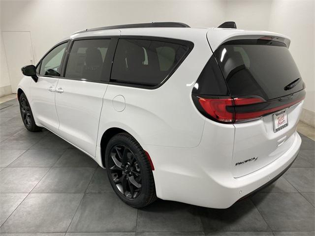 new 2024 Chrysler Pacifica car, priced at $44,588