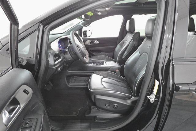 used 2024 Chrysler Pacifica Hybrid car, priced at $37,995
