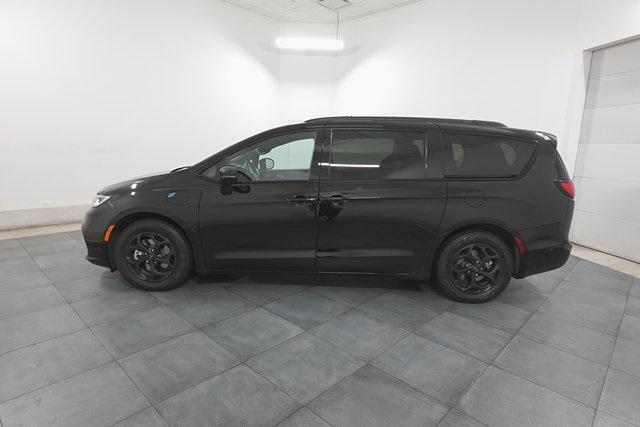 used 2024 Chrysler Pacifica Hybrid car, priced at $37,995
