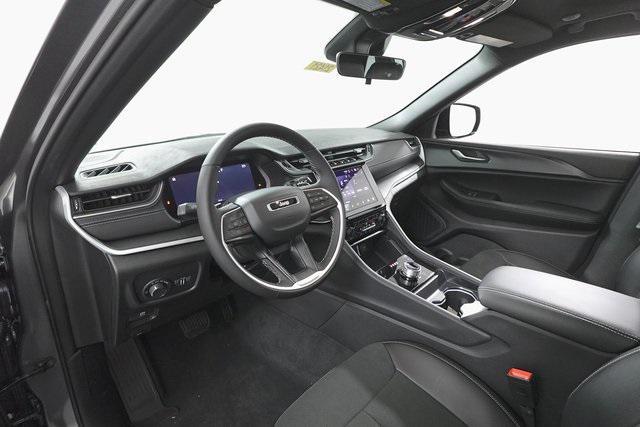 new 2025 Jeep Grand Cherokee car, priced at $38,491