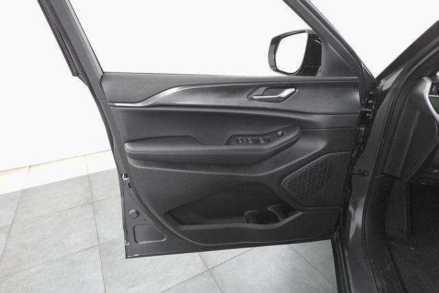 new 2025 Jeep Grand Cherokee car, priced at $38,491