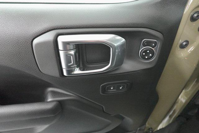 new 2025 Jeep Wrangler car, priced at $41,104