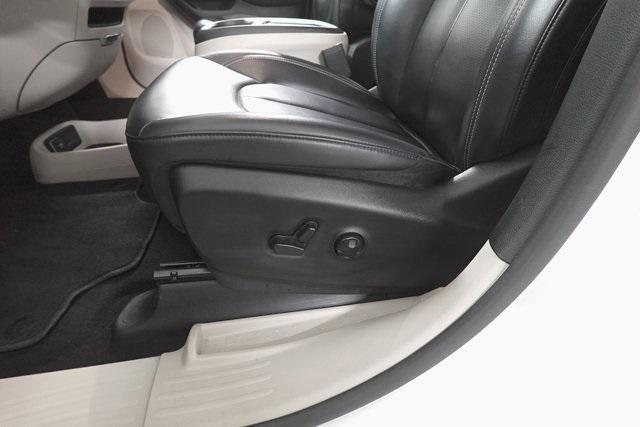 used 2023 Chrysler Pacifica car, priced at $25,499