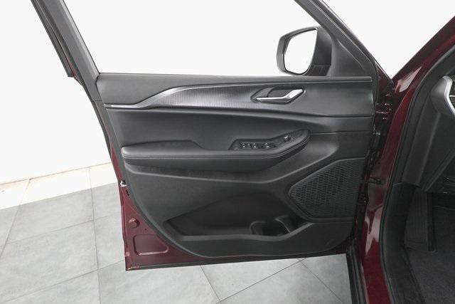 new 2025 Jeep Grand Cherokee car, priced at $38,625