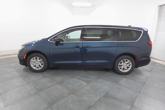 new 2025 Chrysler Pacifica car, priced at $41,640