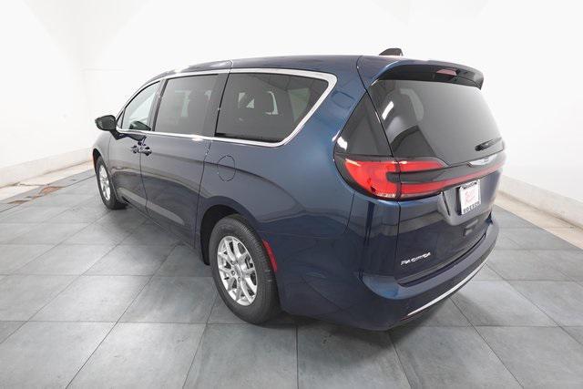 new 2025 Chrysler Pacifica car, priced at $41,640