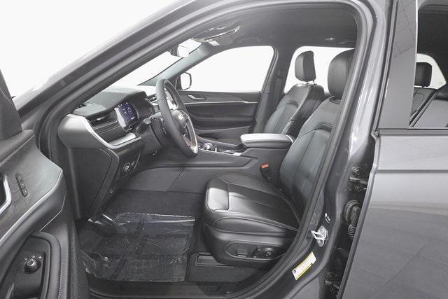 new 2025 Jeep Grand Cherokee car, priced at $40,239