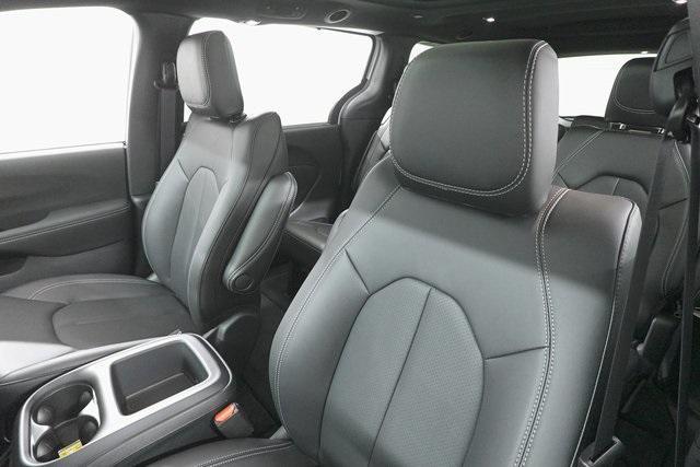 new 2025 Chrysler Pacifica car, priced at $41,625