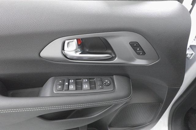new 2025 Chrysler Pacifica car, priced at $41,625