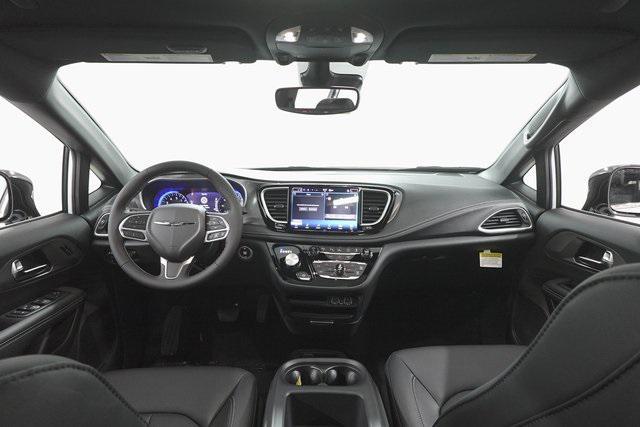 new 2025 Chrysler Pacifica car, priced at $41,625