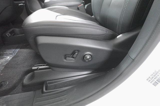 new 2025 Chrysler Pacifica car, priced at $41,625