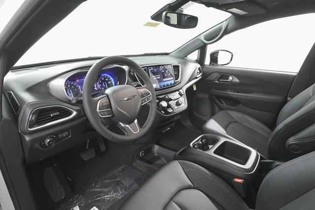 new 2025 Chrysler Pacifica car, priced at $41,625