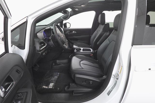 new 2025 Chrysler Pacifica car, priced at $41,625