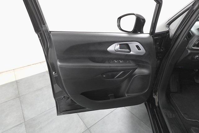 used 2024 Chrysler Pacifica Hybrid car, priced at $37,995