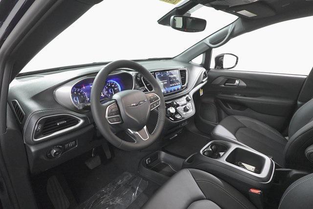 new 2025 Chrysler Pacifica car, priced at $42,048