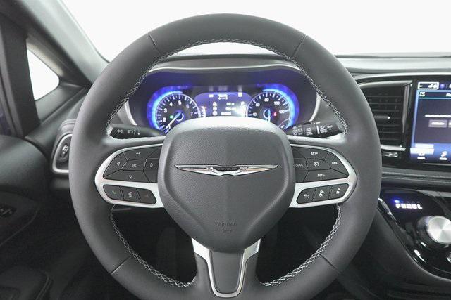 new 2025 Chrysler Pacifica car, priced at $42,048