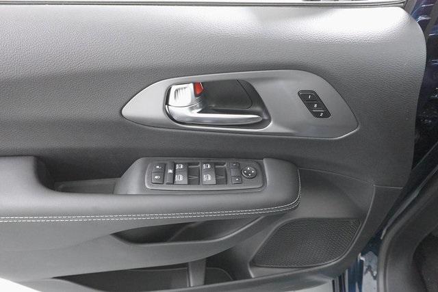 new 2025 Chrysler Pacifica car, priced at $42,048