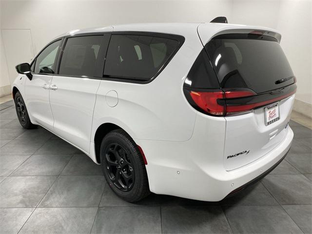 new 2024 Chrysler Pacifica Hybrid car, priced at $48,919