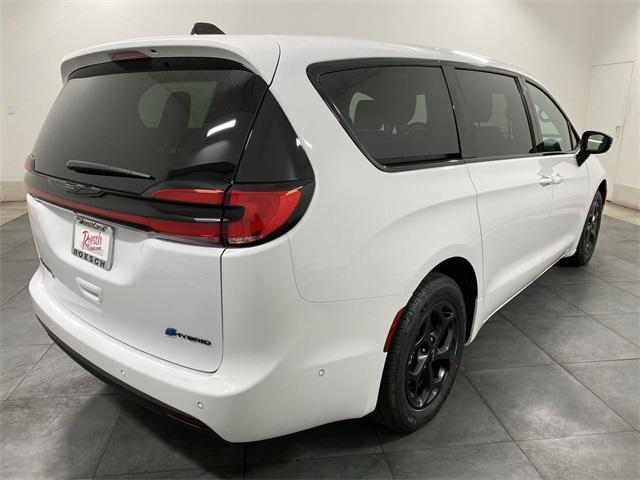 new 2024 Chrysler Pacifica Hybrid car, priced at $46,669