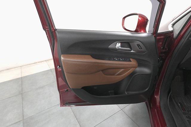 used 2018 Chrysler Pacifica car, priced at $23,995