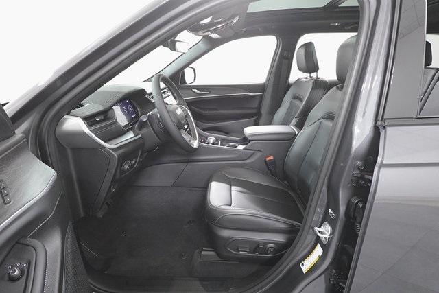 new 2025 Jeep Grand Cherokee car, priced at $49,194