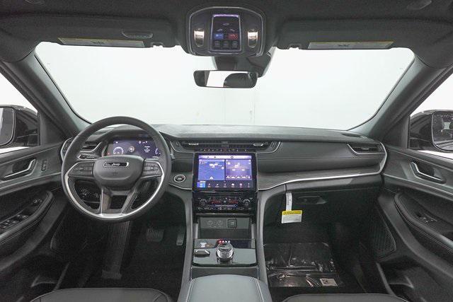new 2025 Jeep Grand Cherokee car, priced at $49,194