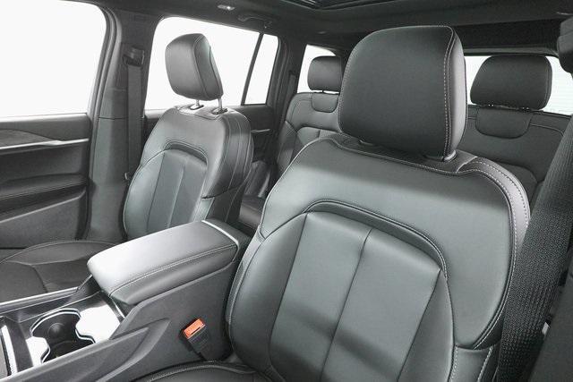 new 2025 Jeep Grand Cherokee car, priced at $49,194