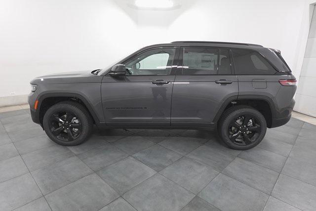 new 2025 Jeep Grand Cherokee car, priced at $49,194