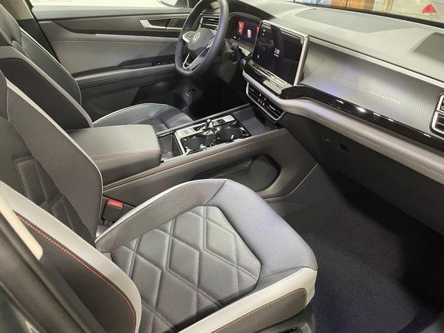 new 2025 Volkswagen Atlas car, priced at $48,649